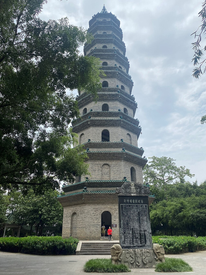 Longxiang Pagoda on Qingxiu Mountain