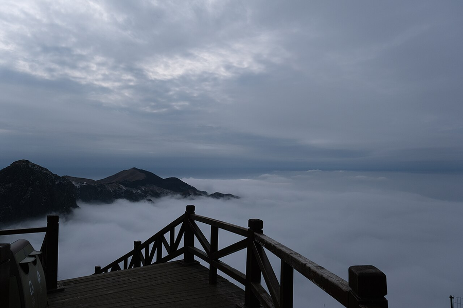 Clouds below the paths of Wugongshan