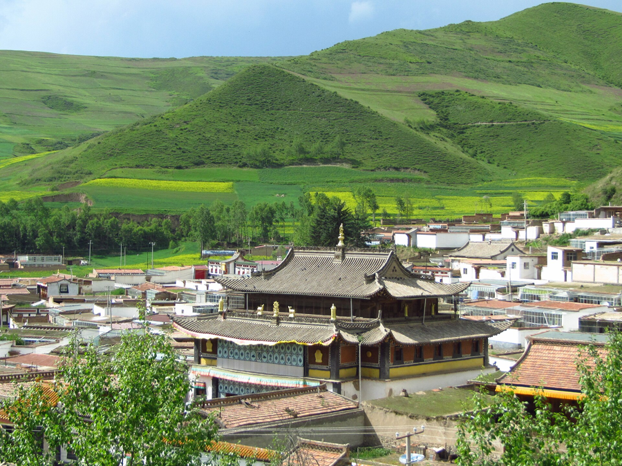 Gönlung monastery in Huzhu · regional cultural setting