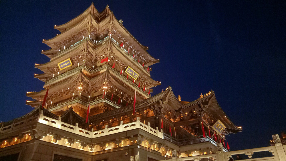 Chaoran Tower after dark · Daming Lake, Jinan