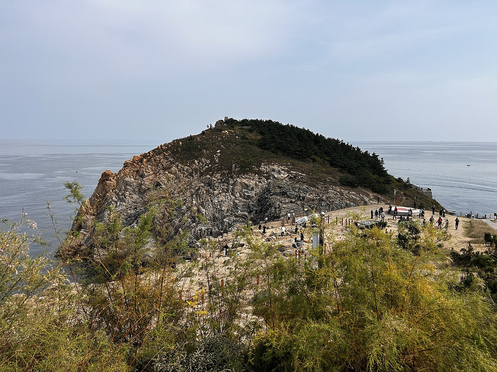 Rocky headlands on the Weihai coast