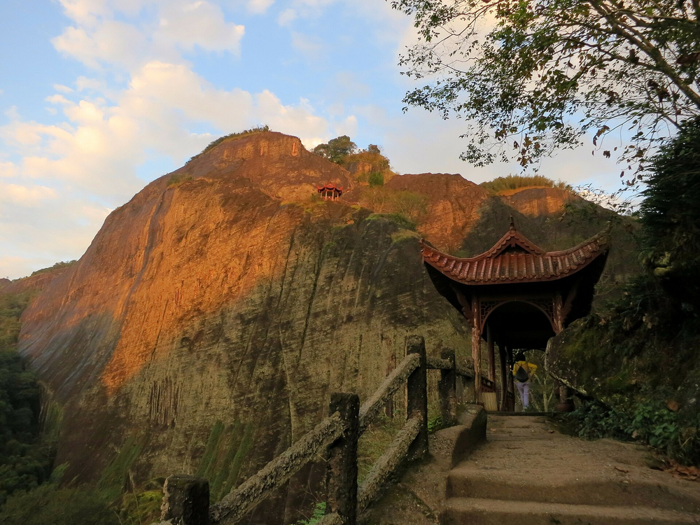 Shuiyue Pavilion beneath Tianyou Peak · Wuyishan