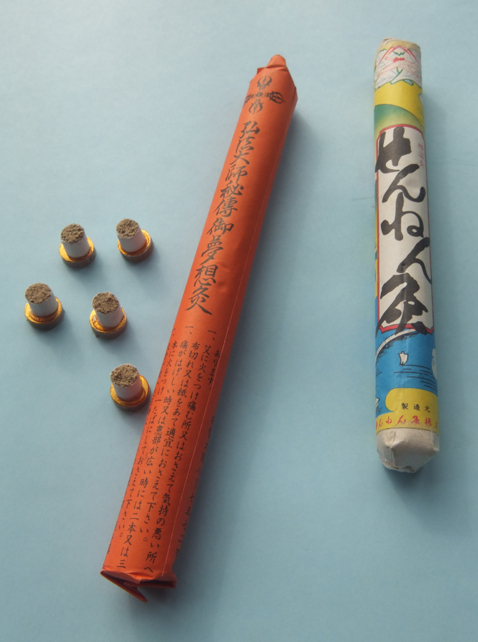 Moxa rolls and materials; illustrative photograph from Japan