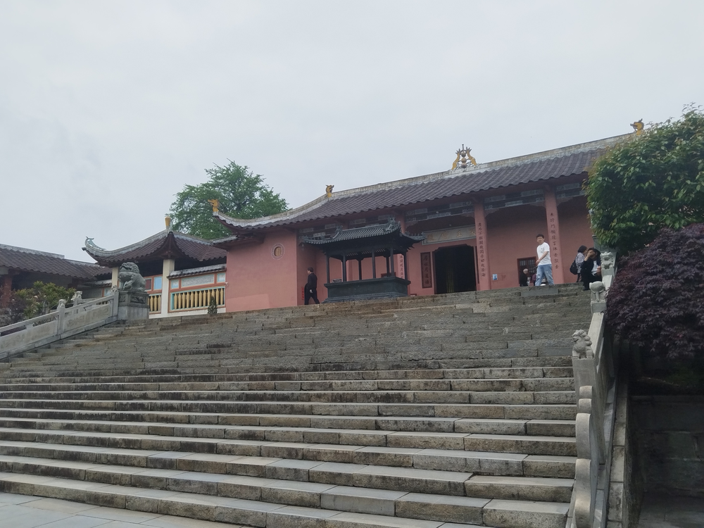 Zhenru Temple’s mountain setting · Yunju Shan